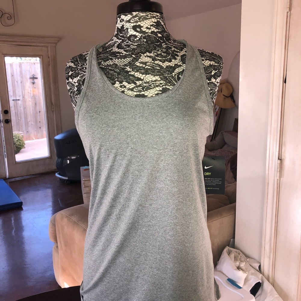 🌺🛍BRAND NEW LISTING NWT NIKE “DRY” TANK🌺🛍